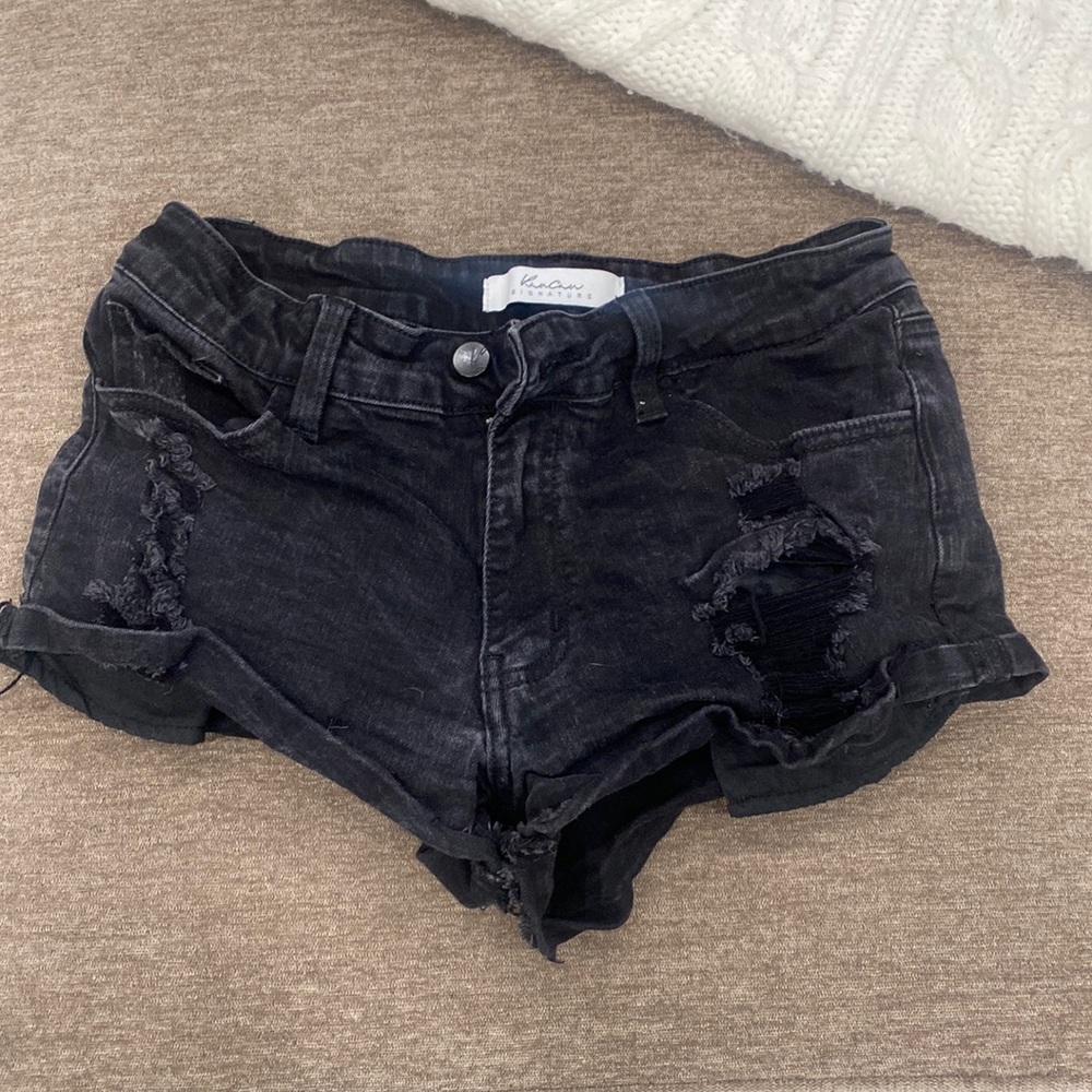 Black KanCan Signature shorts in good condition size 27.